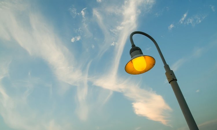 7 Jenis Lampu Taman yang Elegan untuk Mempercantik Rumah