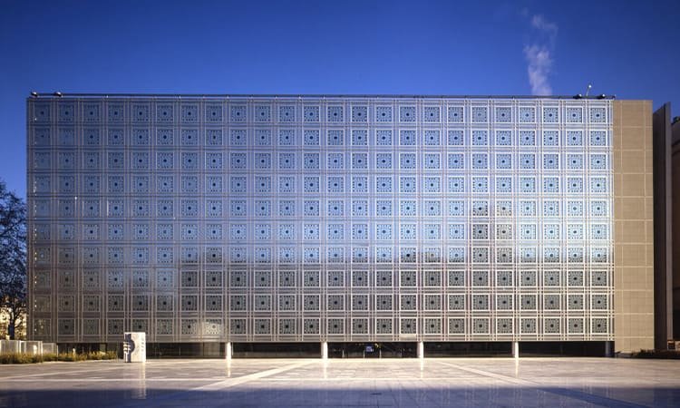 Arsitektur Interaktif (CABS): Fasad Bangunan Adaptif untuk Efisiensi Energi di 2025