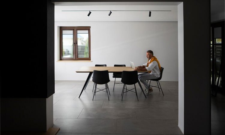 Ciptakan Privasi Keluarga dengan Memanfaatkan Dinding Partisi