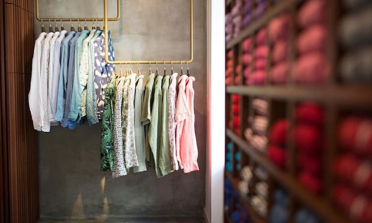 Desain Interior Toko Baju: 7 Tips Menarik Pelanggan dengan Tata Ruang Stylish