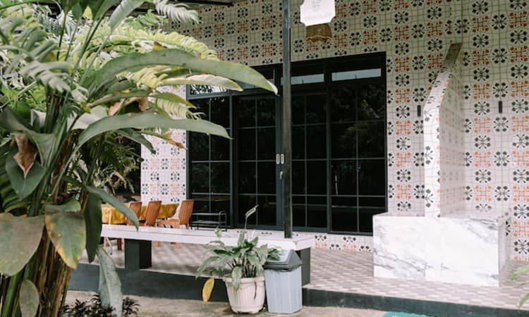 Desain Teras Rumah Sederhana tapi Estetik untuk Hunian Tropis