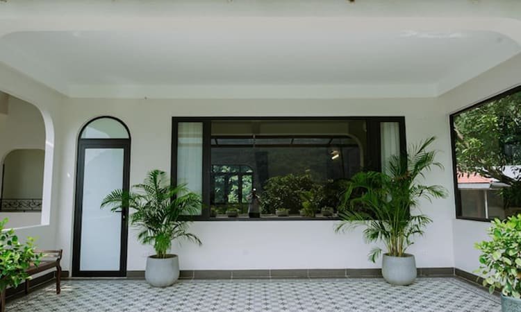 Desain Teras Rumah Sederhana tapi Estetik untuk Hunian Tropis