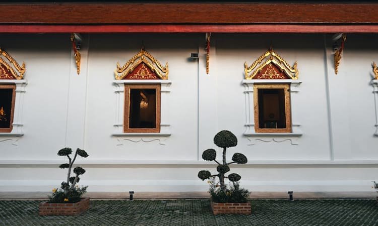 Eksterior dengan Detail Artful: Klasik yang Kembali Modern