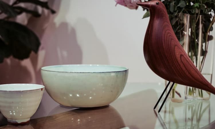 Keramik dan Tanah Liat: Elemen Dekoratif Fungsional Interior Modern