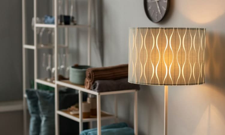 Lampu Meja Fabrik Lipat (Pleat Lamps): Cahaya Hangat untuk Interior Modern