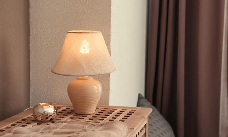 Lampu Meja Fabrik Lipat (Pleat Lamps): Cahaya Hangat untuk Interior Modern