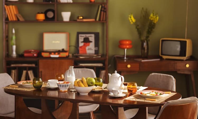 Recovered Vintage Aesthetic (Retro Furniture): Tren Interior 2025 dengan Karakter Kuat