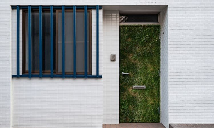 Rekomendasi 10 Warna Cat Pintu Kayu agar Terlihat Elegan