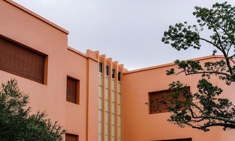 Revival Eksterior Berwarna di 2025: Tren Baru yang Menghidupkan Tampilan Rumah