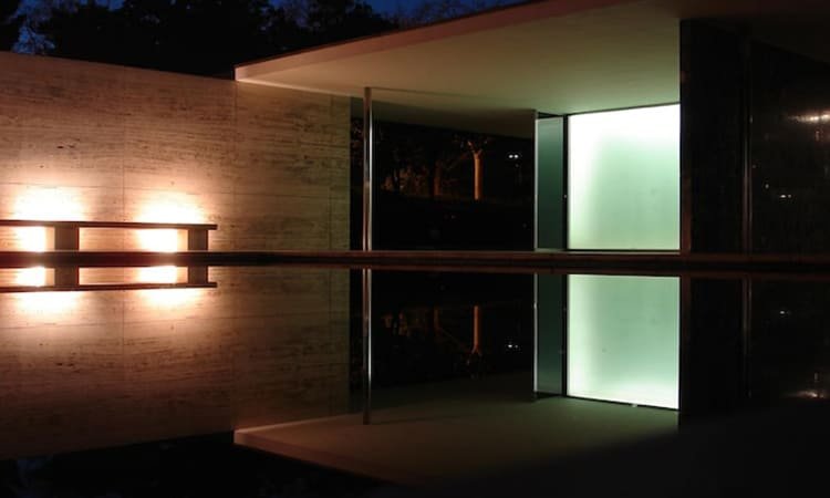 Teknologi Pencahayaan Adaptif Eksterior: Fasad Rumah Modern yang Cerdas dan Dinamis