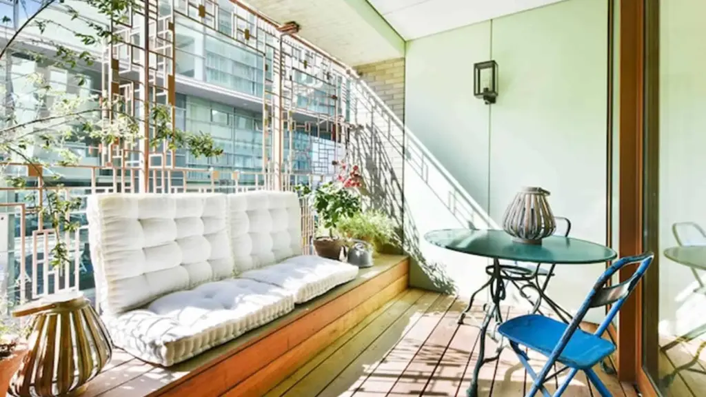 Desain Balkon Rumah Minimalis sebagai Ruang Santai Keluarga yang Nyaman dan Estetik
