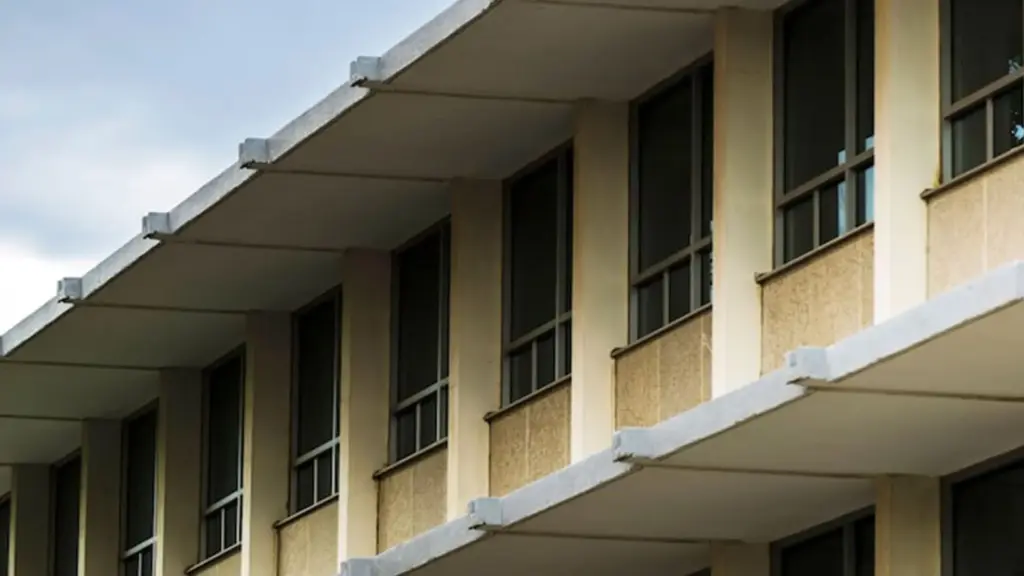 Konsep Fasad Rumah Hemat Energi dengan Shading dan Secondary Skin untuk Hunian Tropis Modern