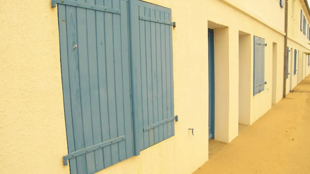 Tren Cat Eksterior Anti Panas dan Anti Jamur untuk Rumah Tropis