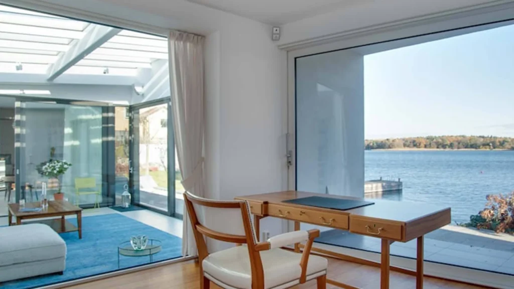 Tren Jendela Besar dan Skylight untuk Rumah Tropis Modern