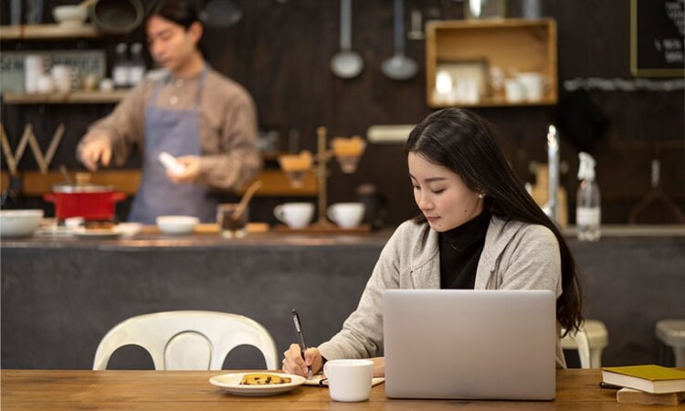 9 Dekorasi Cafe Rumahan Estetik dan Menarik Perhatian