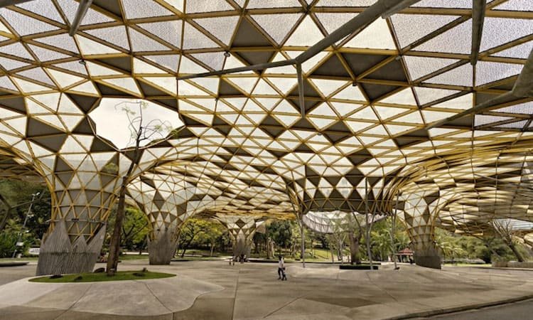 Trend Eco-Brutalism di 2025: Brutalisasi Dingin dengan Elemen Hijau