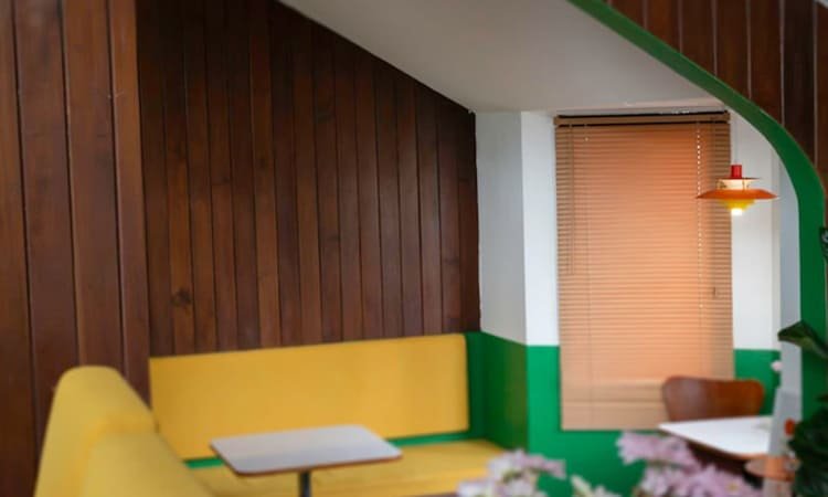Wood Paneling 1980-an: Fitur Dinding Interior yang Kembali Diminati