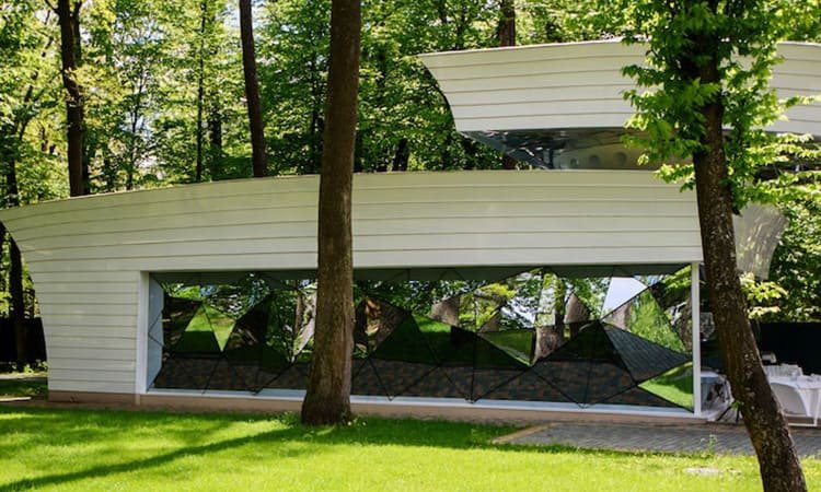 Material Komposit Daur Ulang untuk Eksterior Tropis: Solusi Fasad Rumah Tahan Cuaca dan Ramah Lingkungan